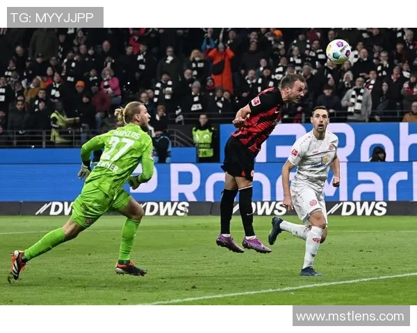 法兰克福足球的辉煌历程与未来展望：从德甲到欧洲赛场的崛起之路